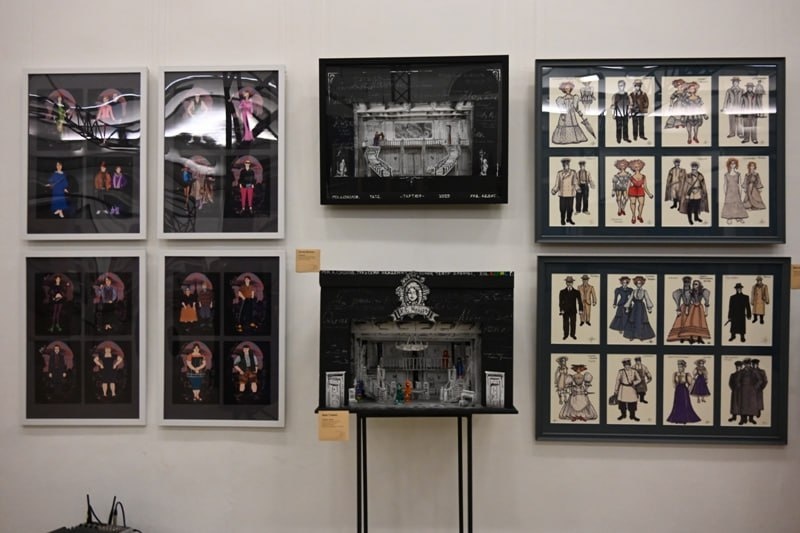 Макет в центре: Аддис Гаджиев, «Тартюф». Мольер. Тульский академический театр драмы имени М. Горького<br />
Режиссёр А. Соколов. Художник по костюмам Е. Погожева