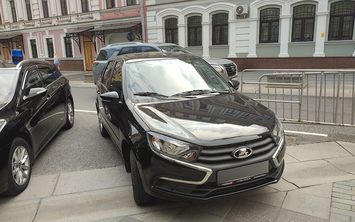 Машина должна относиться к B-классу, иметь двигатель объемом 1,6 литра и минималистичную комплектацию.  Фото: Фото: ФедералПресс / Герман Парло