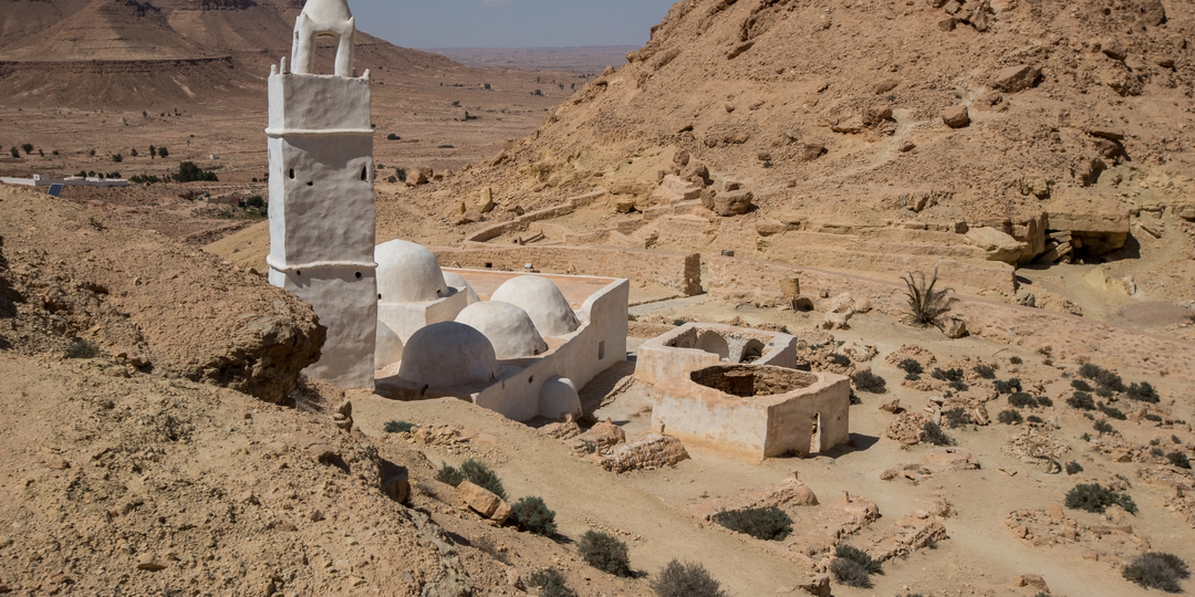 Что за гиганты спят в могилах у берберской мечети в Тунисе?