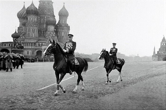 Командующий парадом Маршал Советского Союза К.К. Рокоссовский