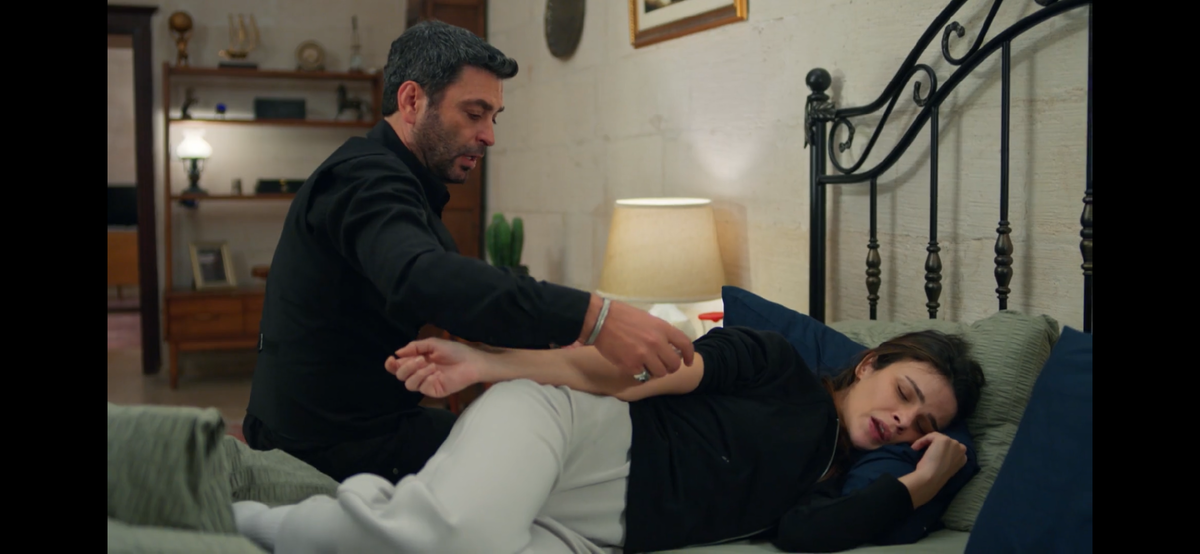 Стоп кадр из сериала «Далёкий город»