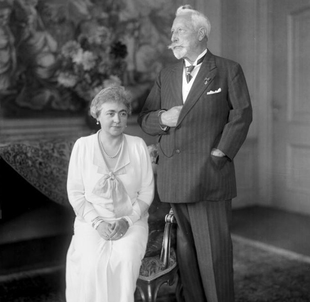 Вильгельм со своей второй женой Герминой Рейсс-Грейцской, 1933