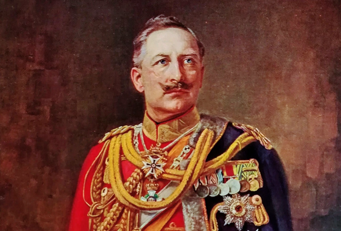 Вильгельм II в гусарской форме. Пока ещё кайзер. В качестве исходного изображения взята репредукция картины Роберта Хана, написанной в начале XX века. 