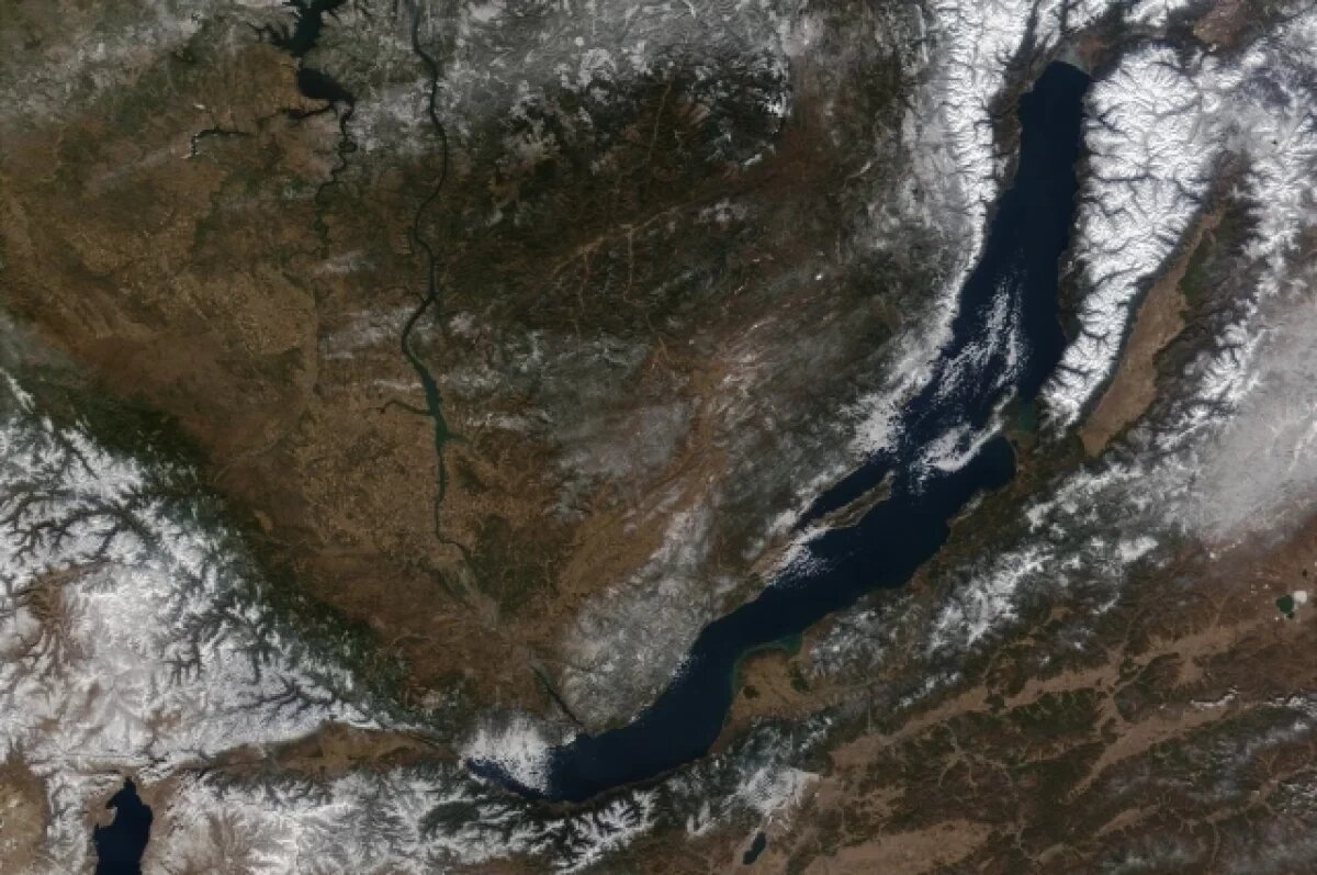    Космонавт Антон Шкаплеров поделился снимком Байкала из космоса