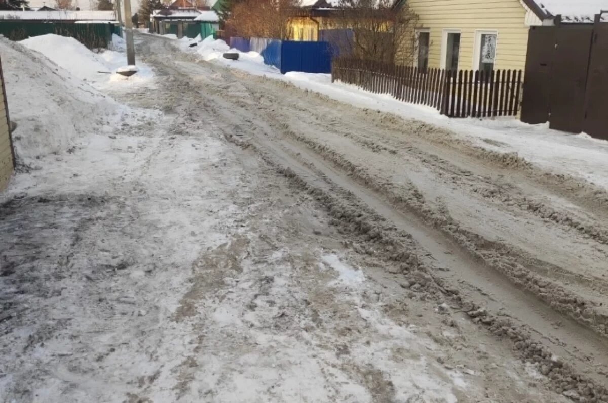    Губернатор Омской области потребовал навести порядок на заснеженных дорогах