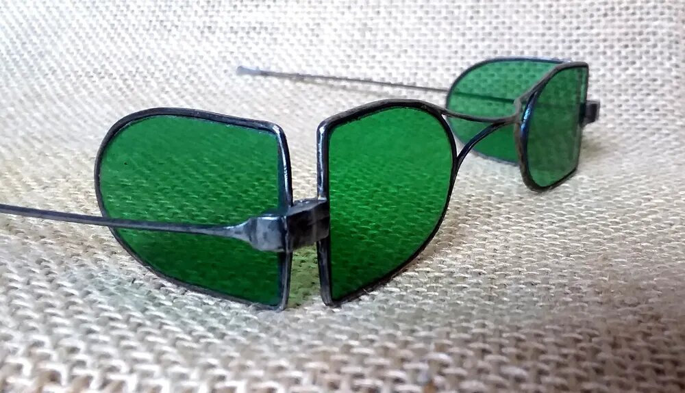 Классические «railroad glasses» того времени