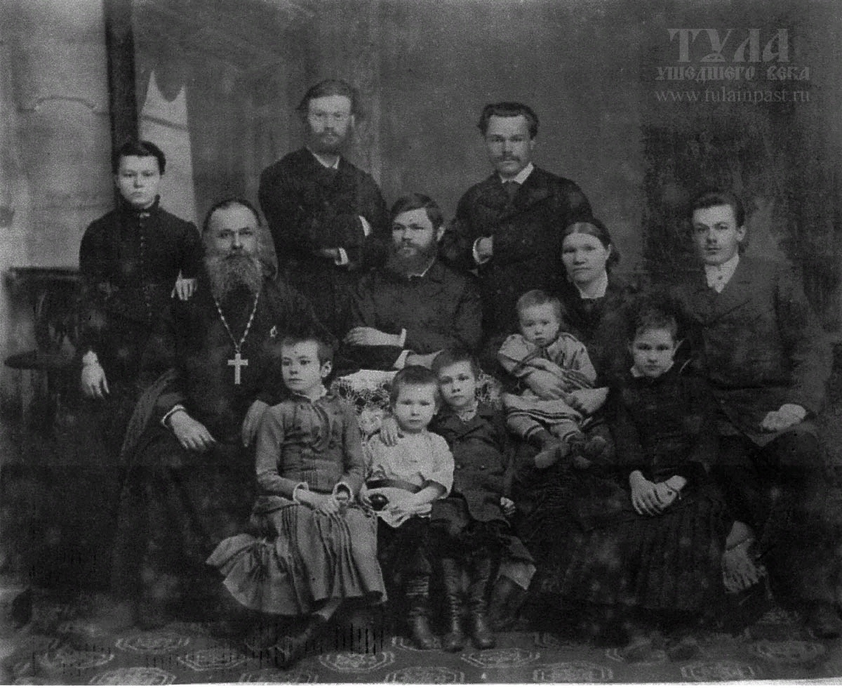 Будущий художник - на коленях у матери, 1880-е гг