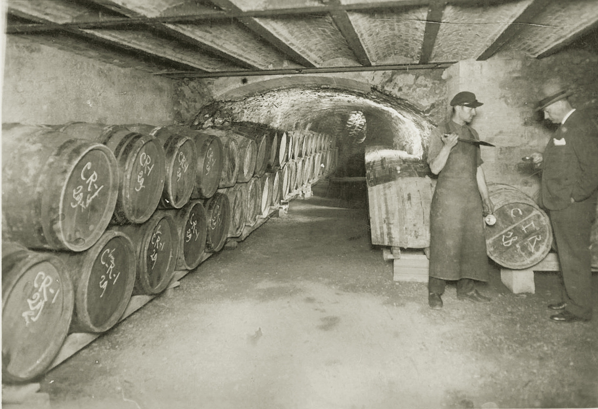 Винный погреб хозяйства Guigal в Côte-Rôtie. Долина Луары, Франция