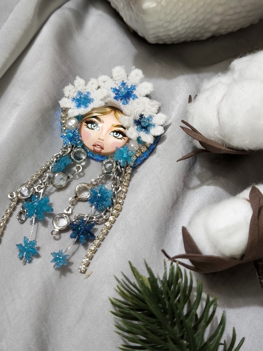 Вот такую снежную красавицу будем вышивать.