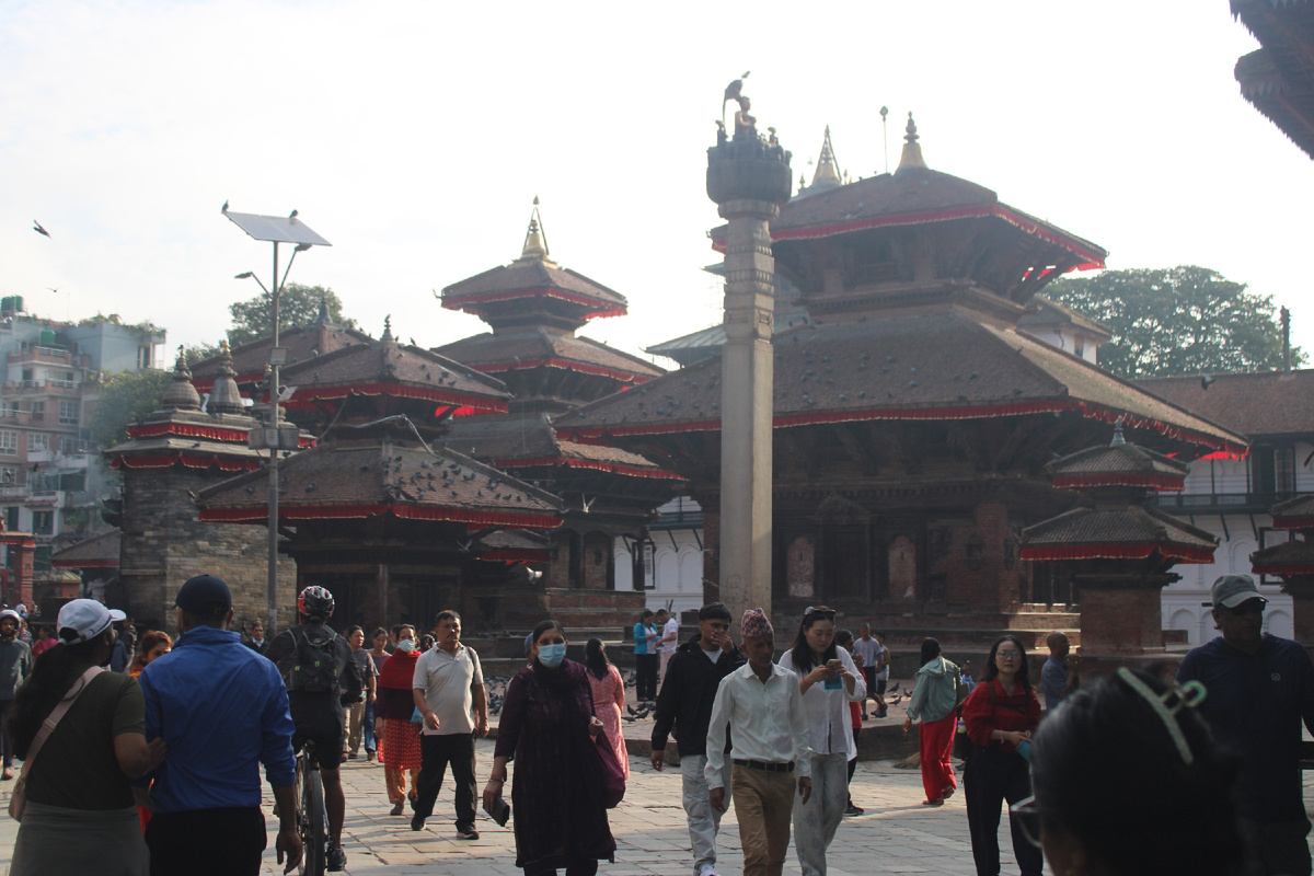 На площади Дурбар