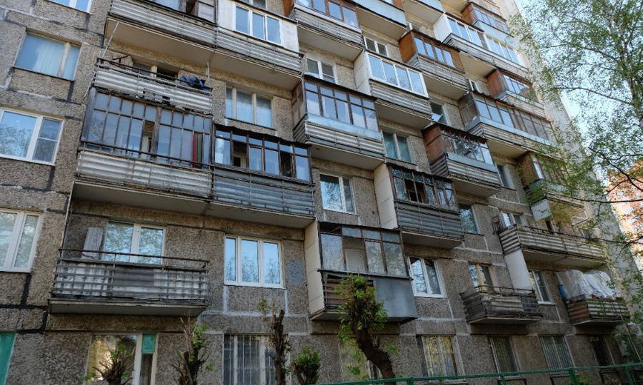 Остекление балкона под запретом: разбираемся, кому грозит демонтаж и какие последствия это может иметь