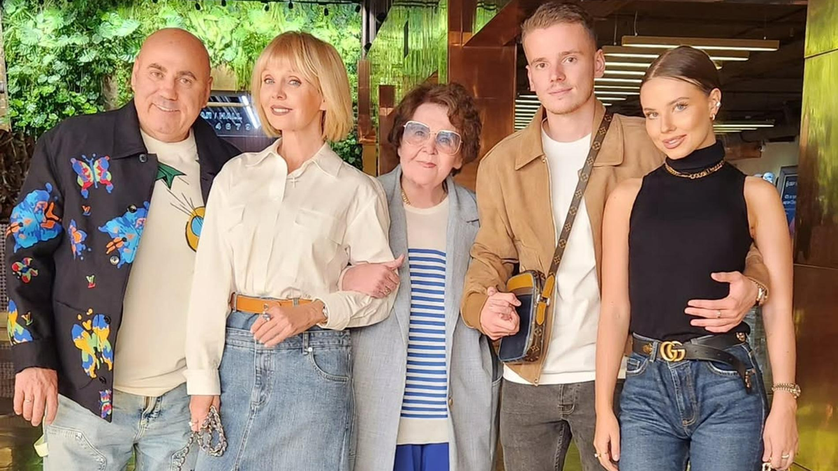    Валерия с семьёй. Фото: Instagram (Запрещён в РФ) @valeriya