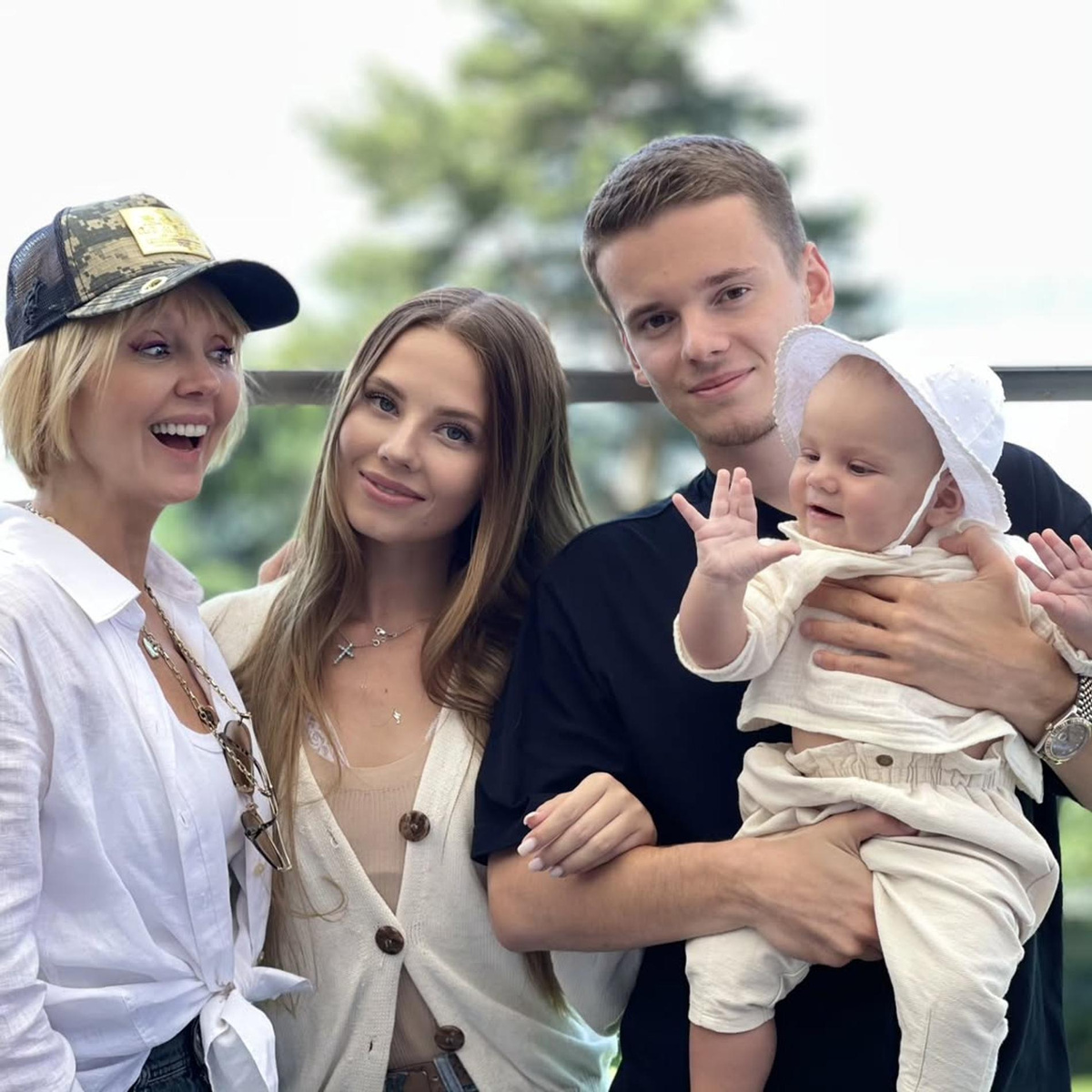    Валерия с сыном, внуком и невесткой. Фото: Instagram (Запрещён в РФ) @valeriya