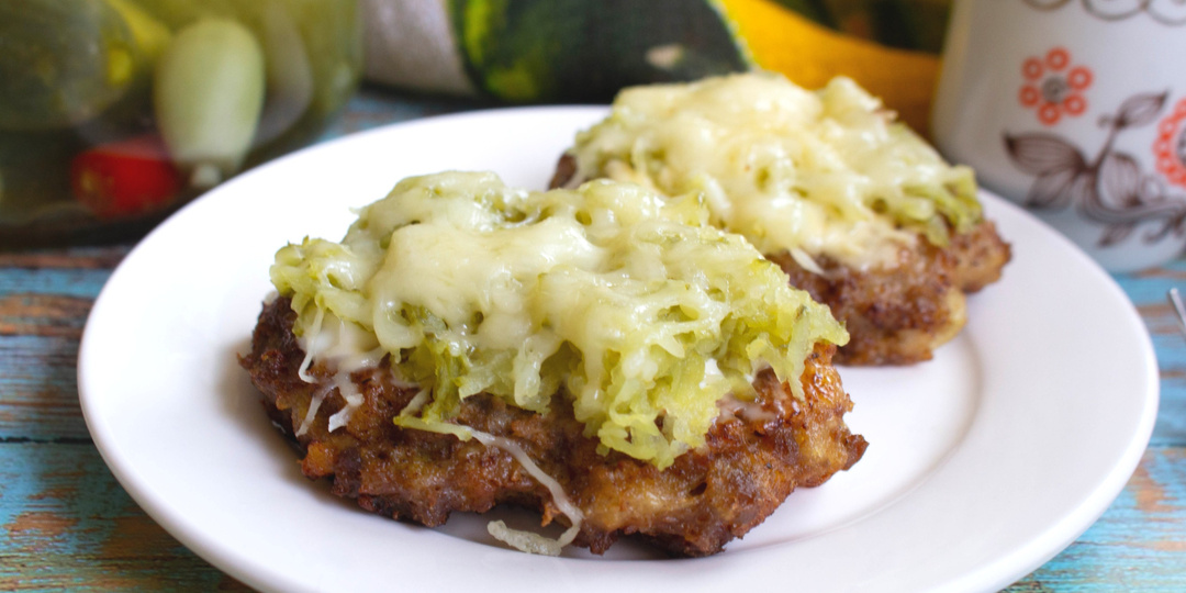 Котлеты из фарша под сырной шубкой