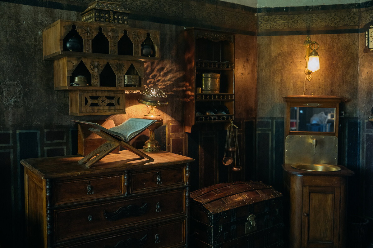 Интерьер исторического кабинета в сериале «Константинополь»: антураж эстеблишмента и атмосфера эпохи 1920-х, (источник: kinopoisk.ru)