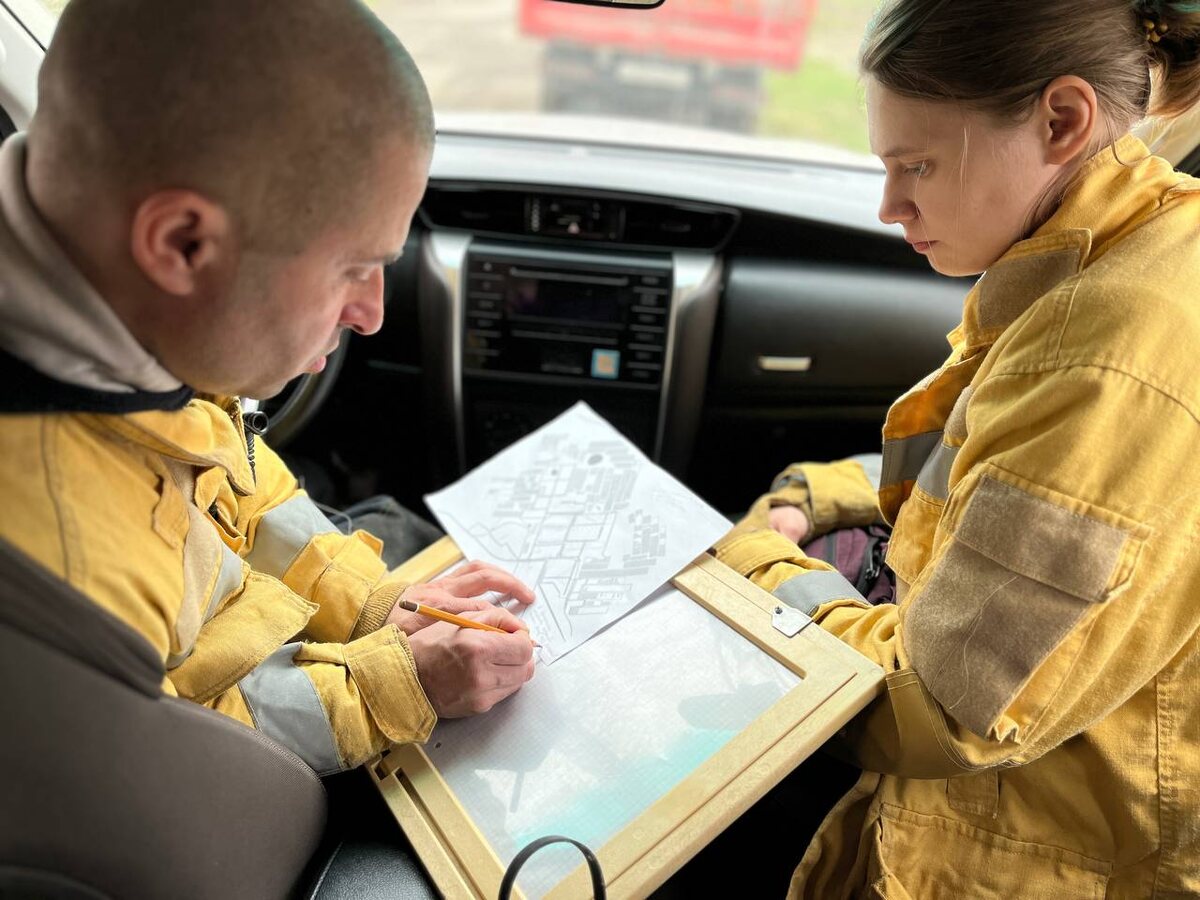 Григорий Куксин и Людмила Крючковская за работой 