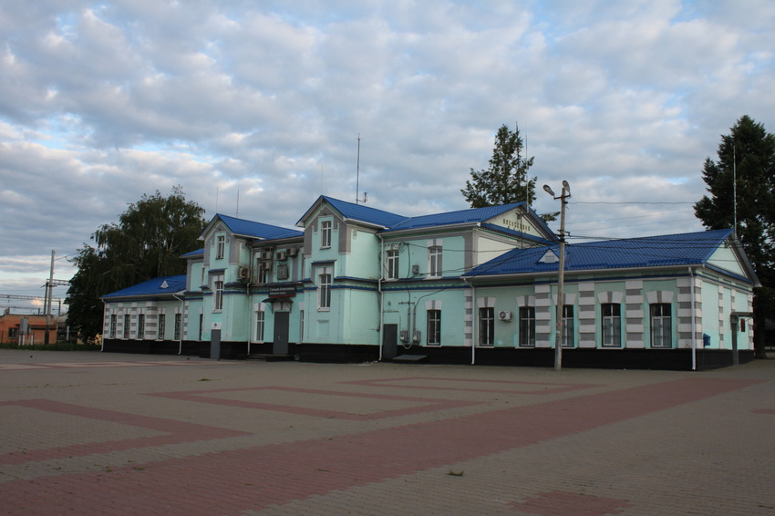 Вокзал. Фото с сайта https://yandex.ru/maps/org/zheleznodorozhny_vokzal/192080862874/reviews/?ll=38.669886%2C50.618640&page=3&z=15. Взято с Яндекс.Картинки