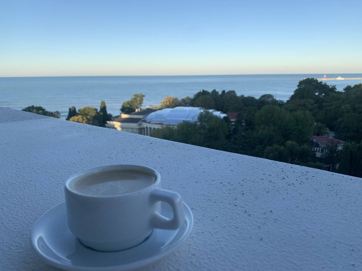 Утренний кофе на балконе в отеле. Фото автора 