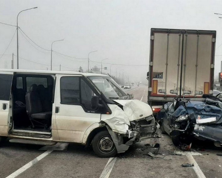     В Курской области в тройном ДТП пострадали 3 взрослых и 4 подростка