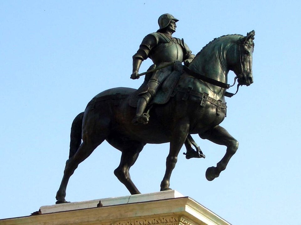 Андреа Верроккьо. Бронзовая статуя кондотьера Бартоломео Коллеони (1496). Площадь Кампо-деи-Санти-Джованни-э-Паоло. Венеция (Италия)