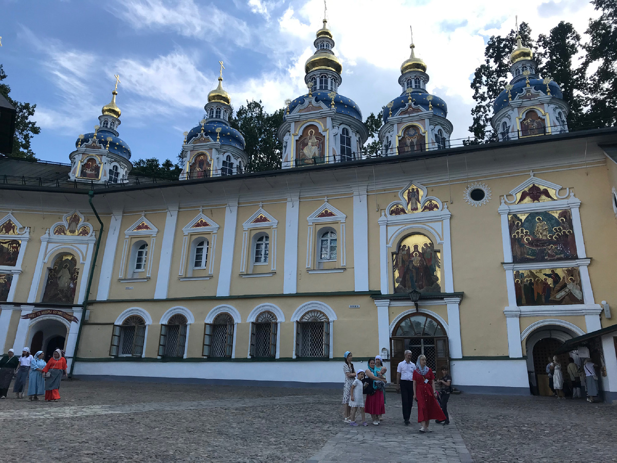Фасад Свято-Успенского собора. Фото автора