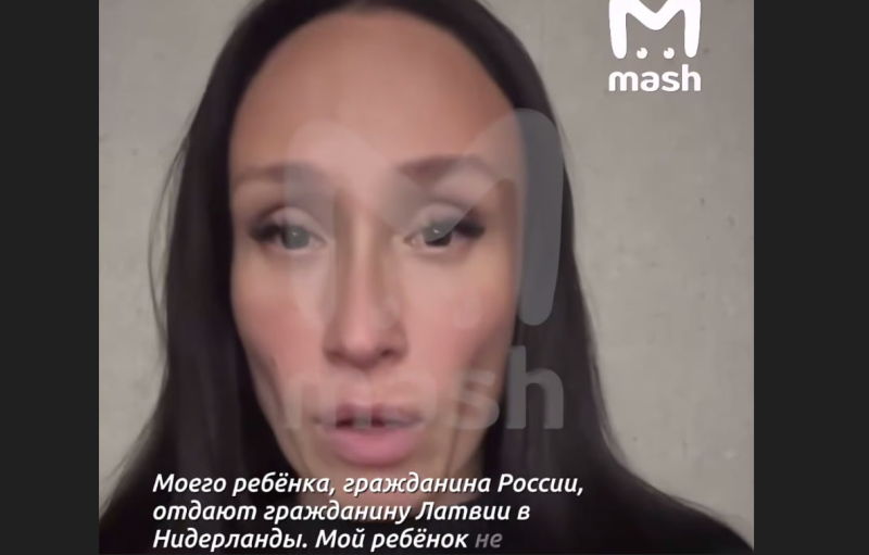    Агрессивное поведение экс-супруга и слёзы ребёнка на суровых служителей Фемиды не подействовали. Скриншот: телеграм-канал Mash