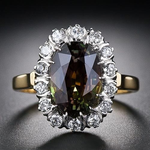 Кольцо с александритом и бриллиантами.