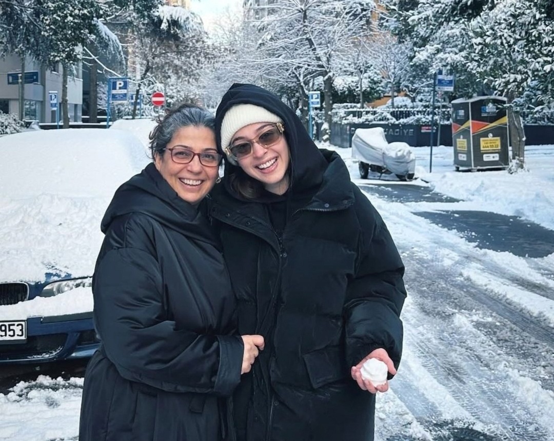 Джемре Байсел с мамой