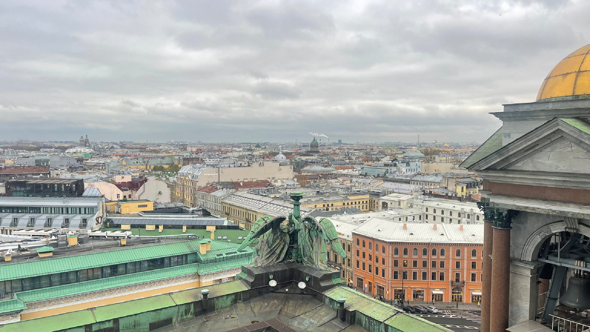 Вид с Исаакиевского собора на Санкт Петербург