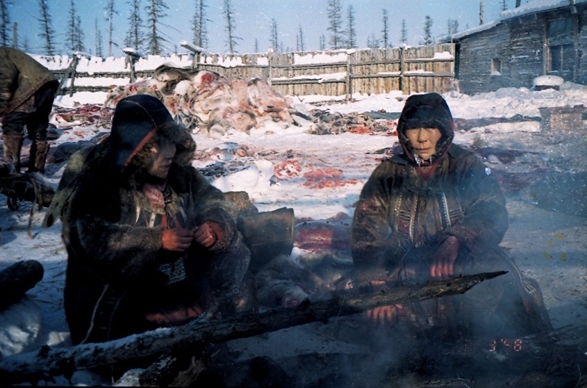 Жены пастухов на забое. Фото автора. 