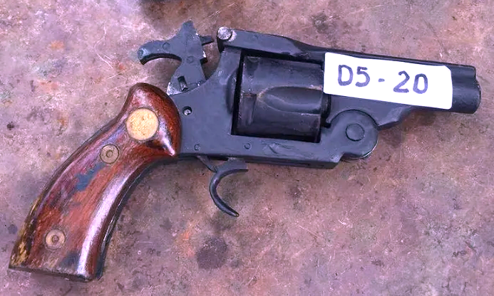 "Дикая и наглая кустарщина": самодельное оружие, найденное полицией