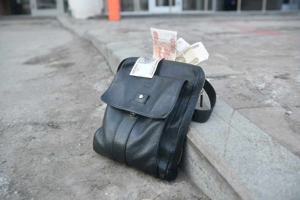    12-летняя школьница захотела мороженого, но все обернулось трагедией: она отдала аферистам сотни тысяч Ольга ЮШКОВА