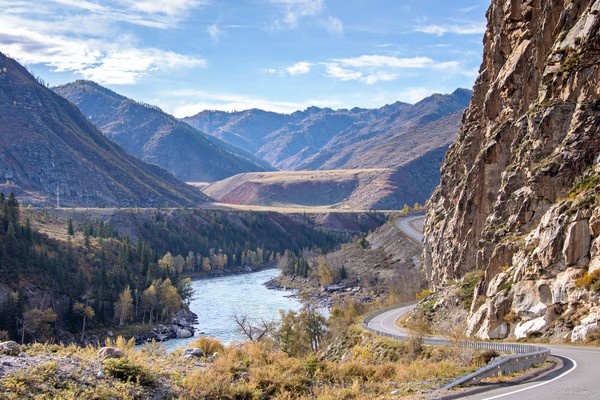 Эх дороги, только успевай останавливаться или вовремя открывать окно ...   

Чуйский тракт, Алтай ...   

  