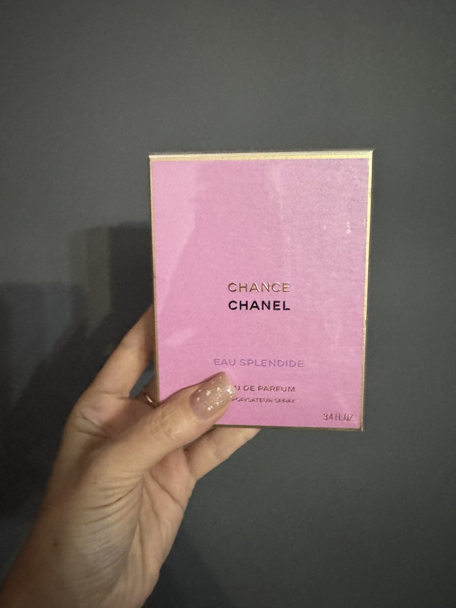 Мой запечатанный флакон в слюде, так спешила распаковать, что забыла сфотографировать верхнюю спайку 