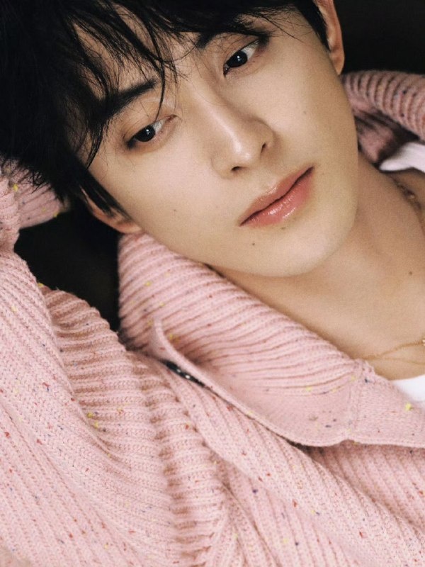 Актёр Ао Жуйпэн. Смотрите галерею...