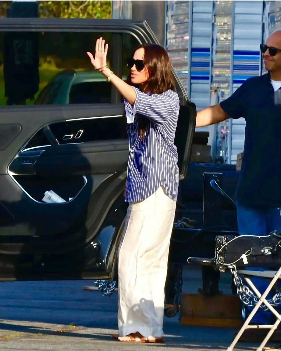 Меган возвращается к съемкам... Вот как видите тут - так и возвращается... Источник фото: dailymail.co.uk