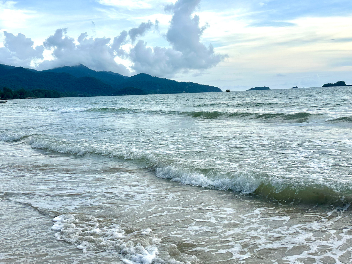 Море штормит.