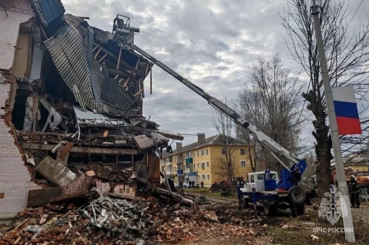    Рухнули два этажа.