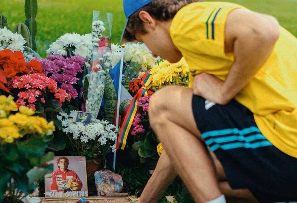    «Невероятные чувства». Антонелли – о визите на могилу Айртона СенныСоцсети