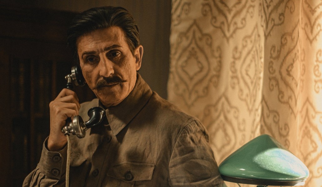 КАдр из сериала.