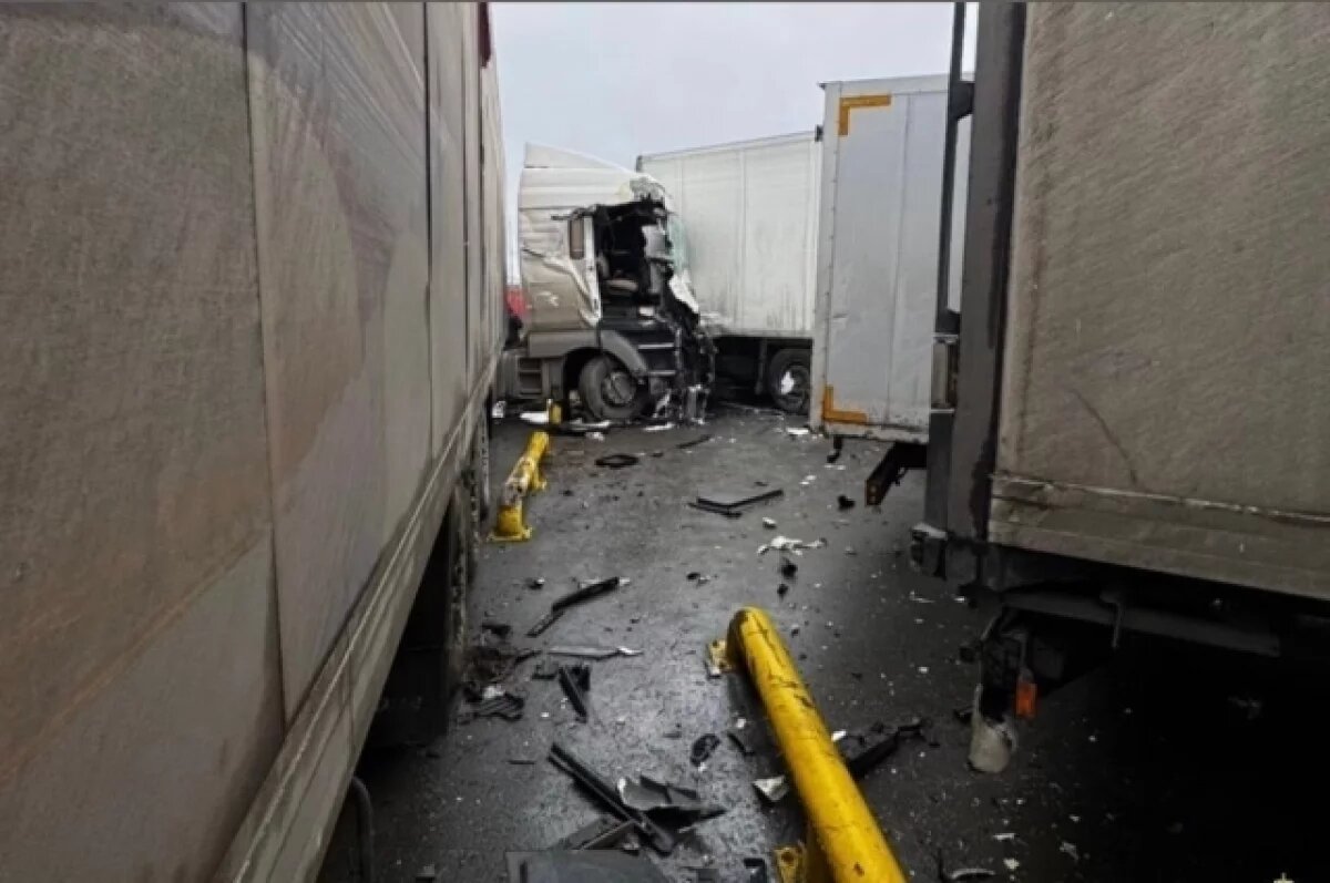    Восемь грузовиков столкнулись на трассе Пермь — Екатеринбург