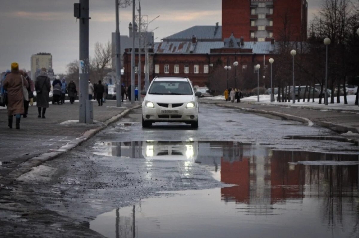    В Новосибирске метель и снегопад осложнили дорожную ситуацию
