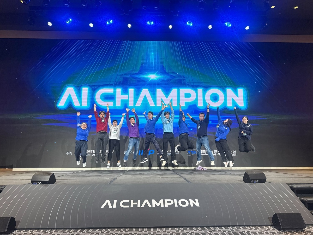 Команда AutoPhoneна церемонии награждения победителей «Чемпионата по искусственному интеллекту 2025» [Предоставлено KAIST]