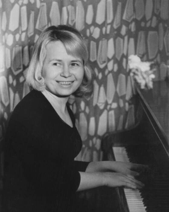 Александра Николаевна Пахмутова родилась 9 ноября 1929 года.