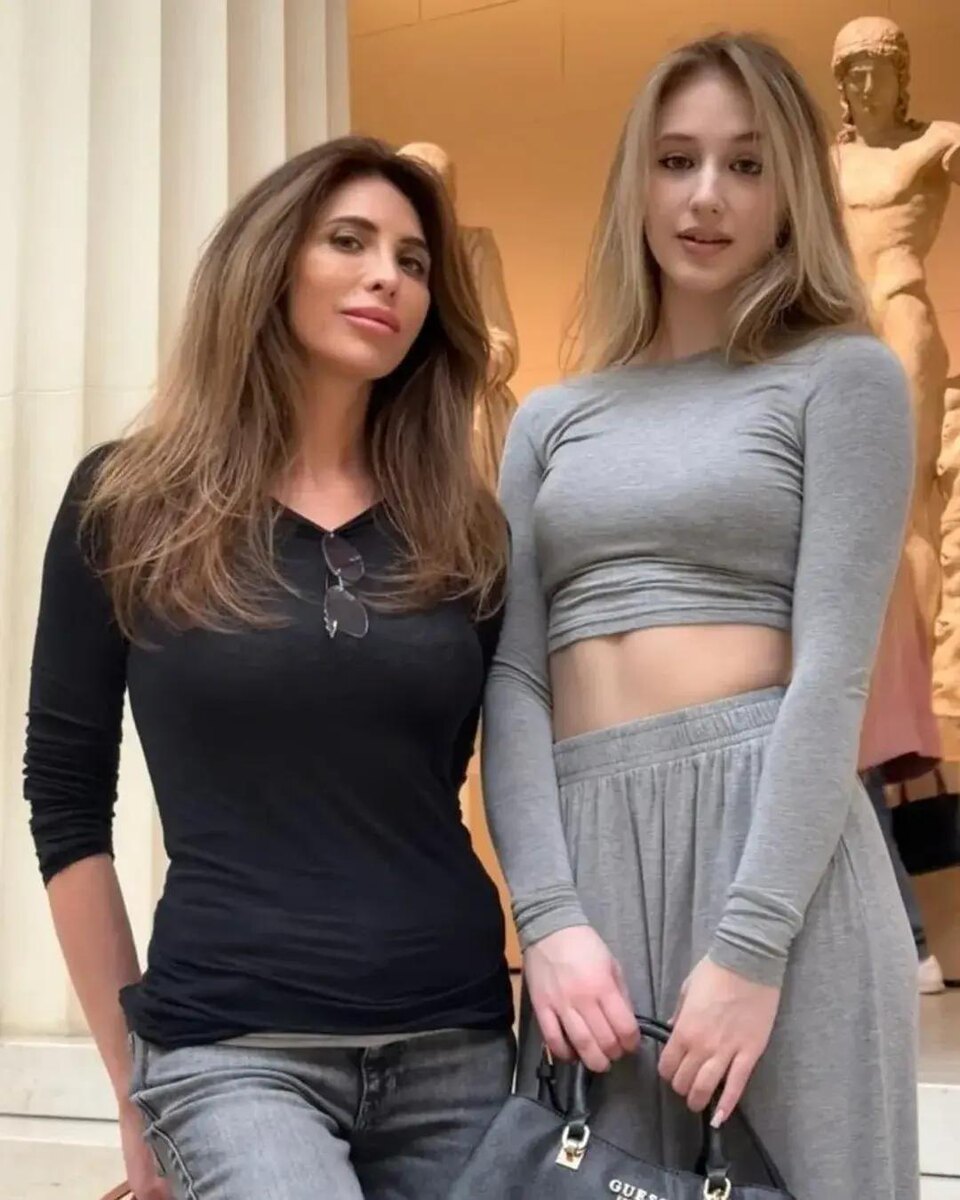 Ева поддерживает маму