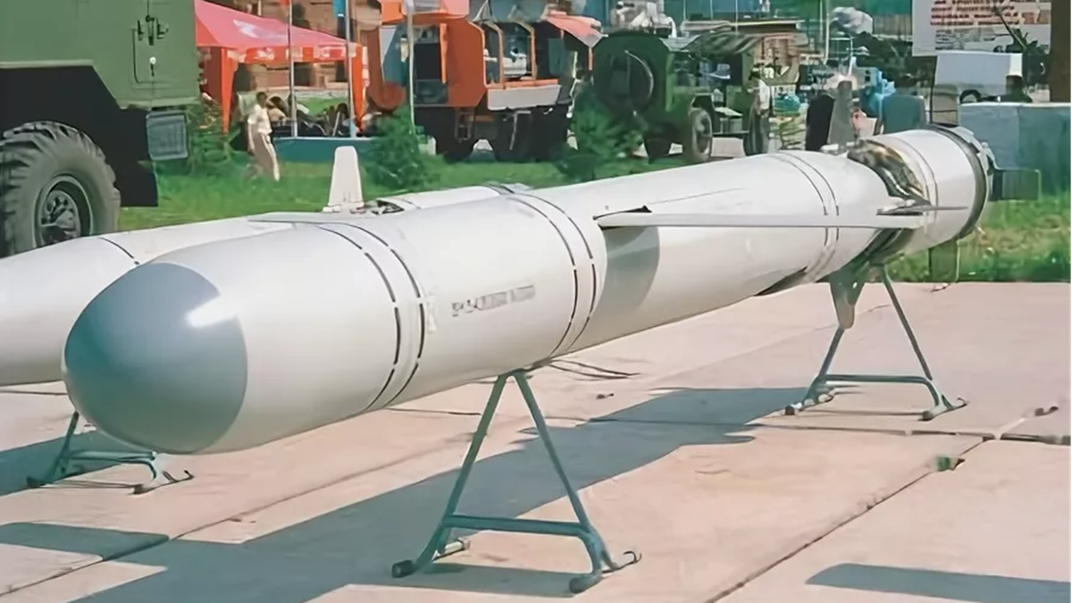 Источник фотографии: https://yarzk.ru/upload/iblock/e15/7p8v1wg7zfwz2qnid7na0tn0q5g41epu/Raketa-CLUB-_OKB_Novator.jpg