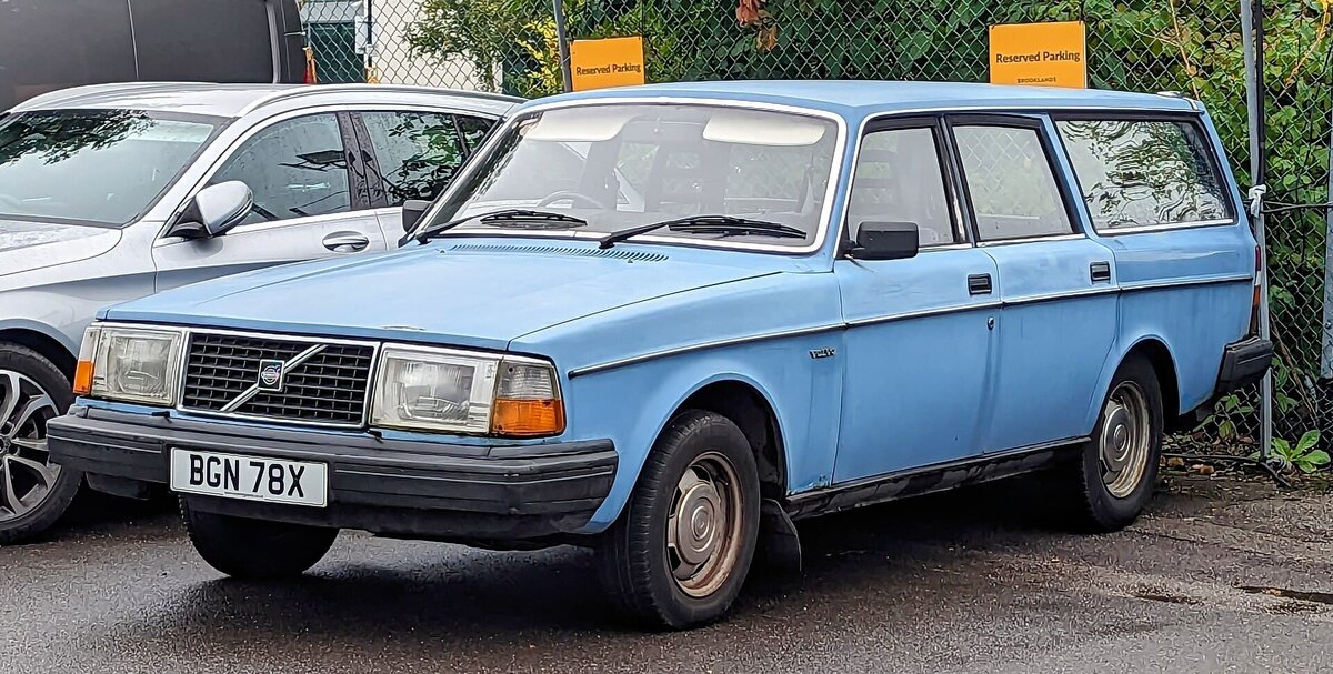  Volvo 245 GL