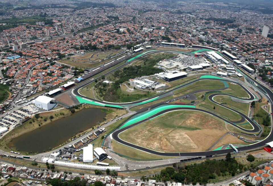    Трансляция спринта Формулы 1 в БразилииFerrari