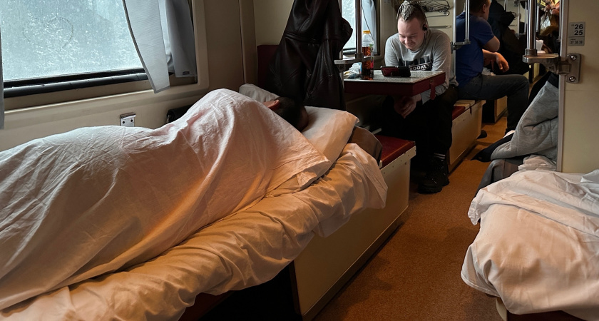    В РЖД убрали верхние полки в плацкарте: что получили пассажиры взамен и сколько теперь это стоит