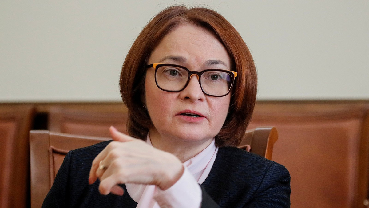 «Депозиты под угрозой»: эксперт объяснила, почему рост рубля толкает людей к банкоматам